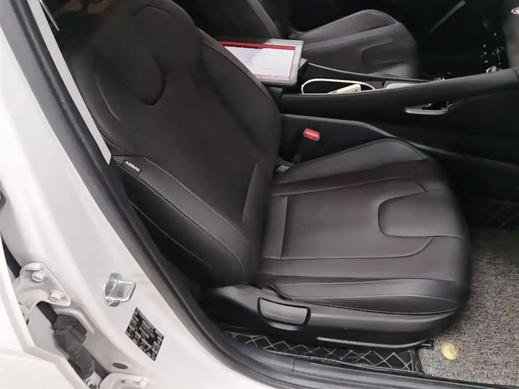 Hyundai Elantra 2022 — фото 25