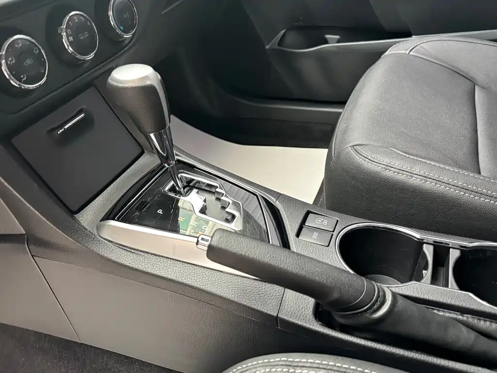 Toyota Corolla 2018 — фото 12