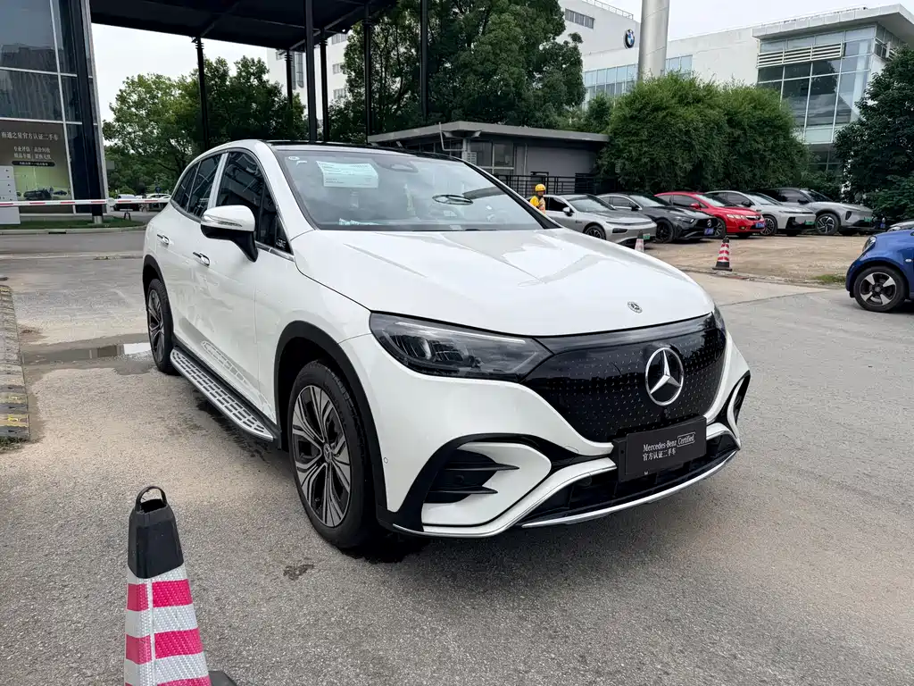 Mercedes-Benz EQE SUV 2025