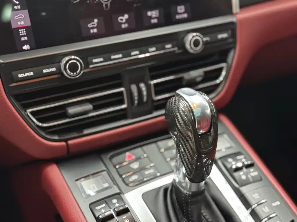 Porsche Macan 2020 — фото 18