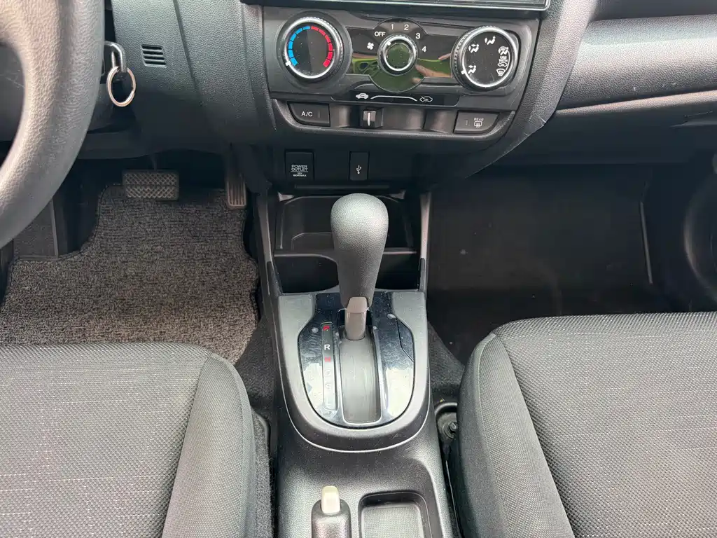 Honda Fit 2018 — фото 9