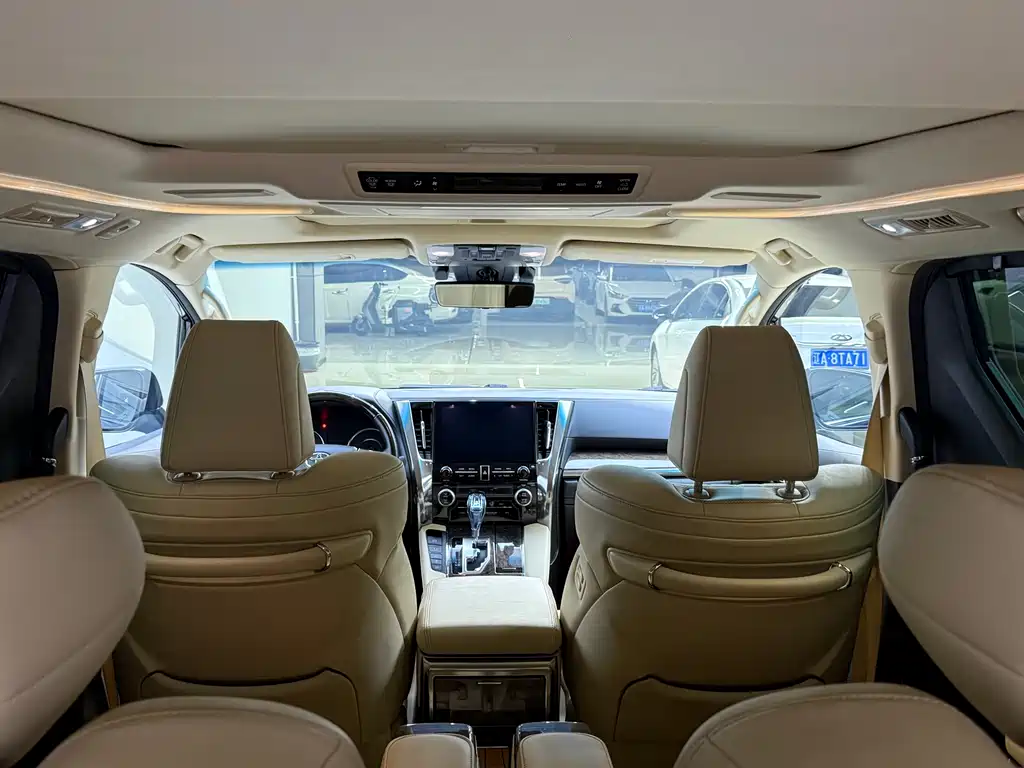 Toyota Vellfire 2021 — фото 11