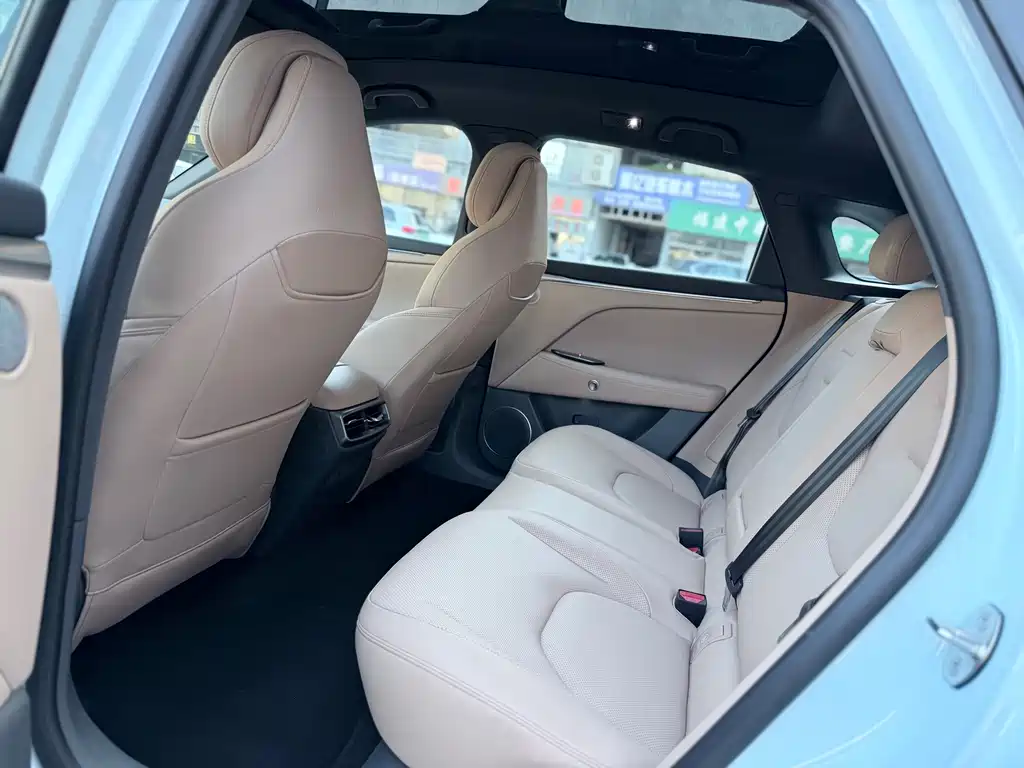 Arcfox Alpha T5 2025 — фото 8