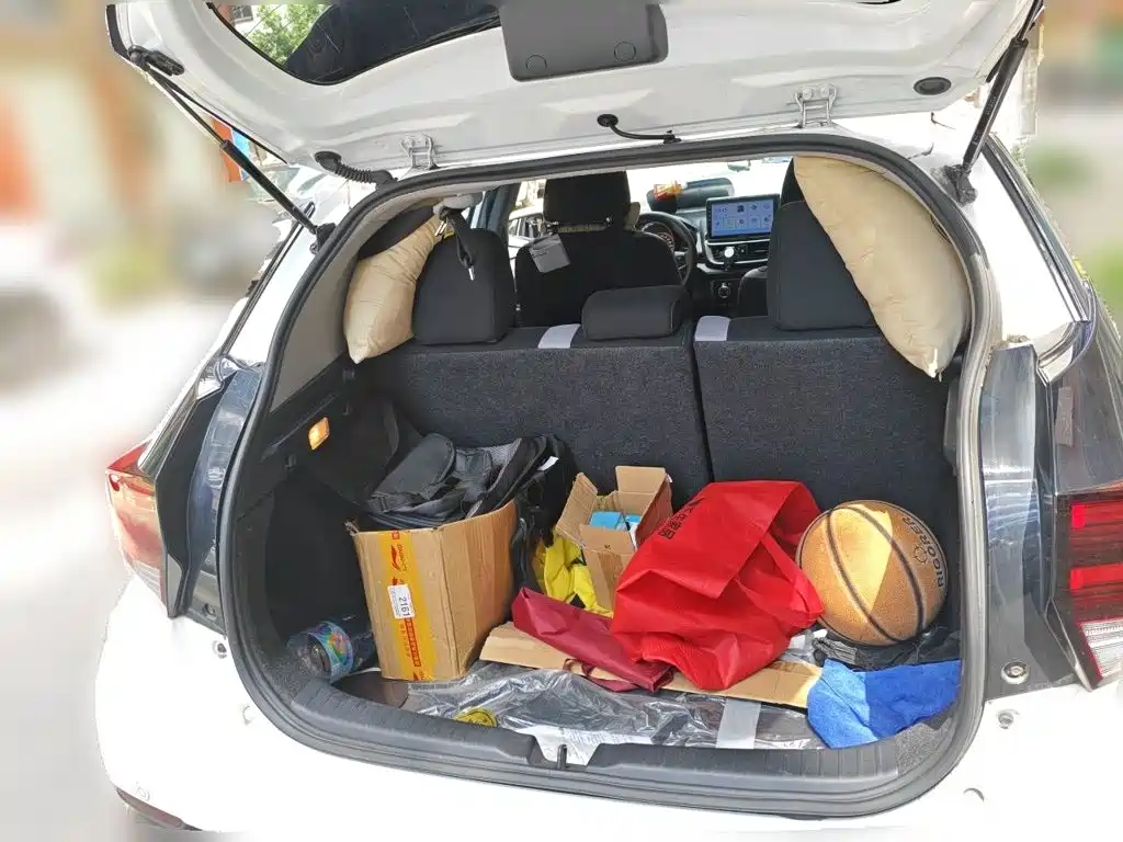 Toyota Yaris L 2022 — фото 10