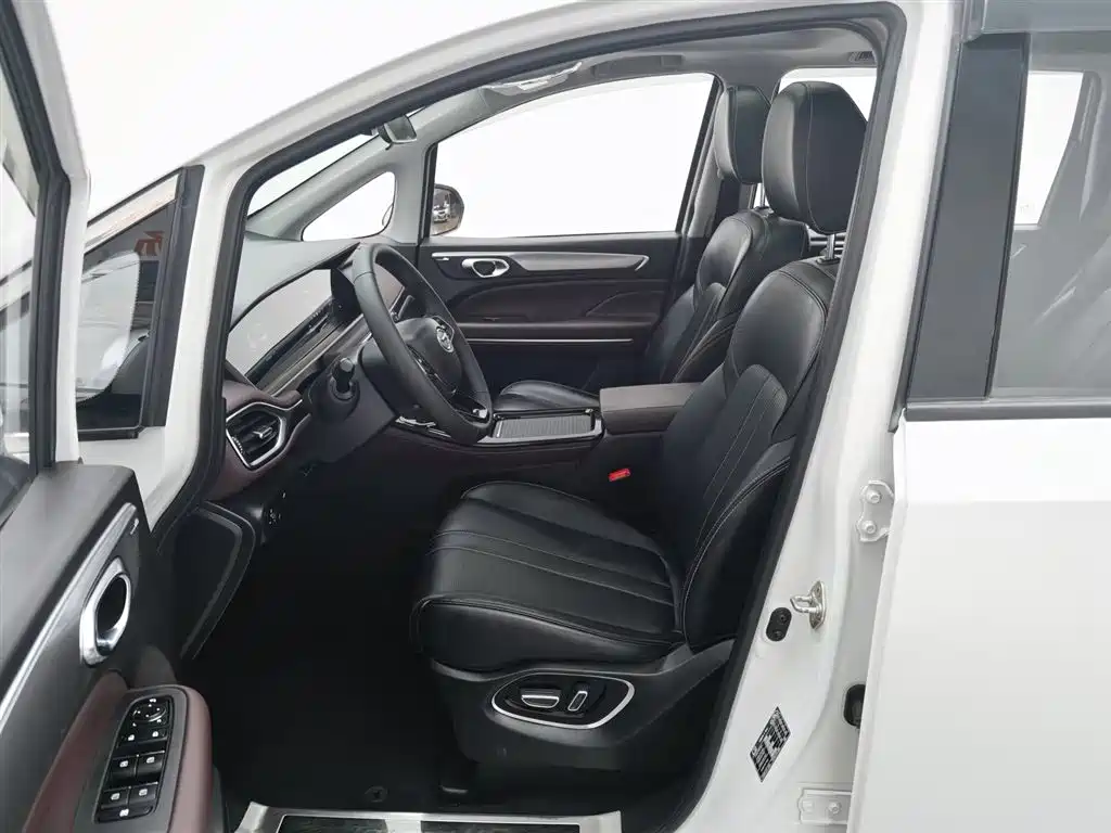 GAC Motor Trumpchi M6 2023 — фото 10