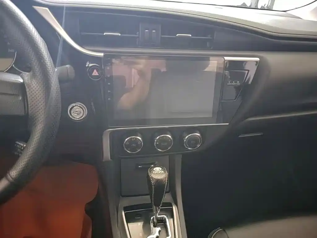 Toyota Corolla 2018 — фото 15