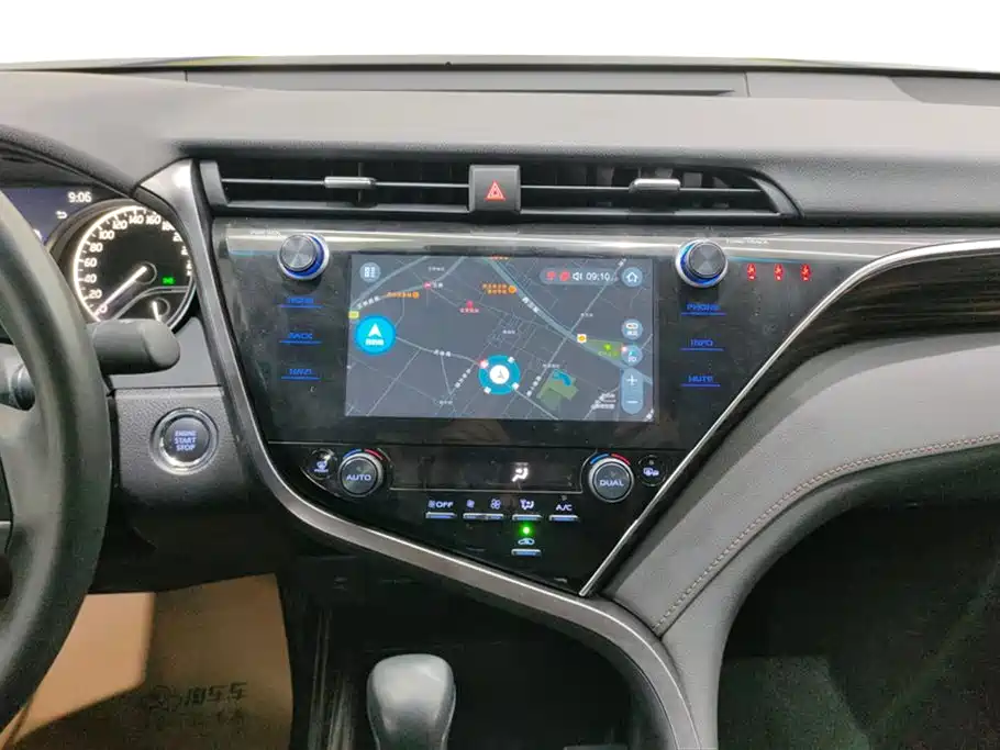 Toyota Camry 2019 — фото 13