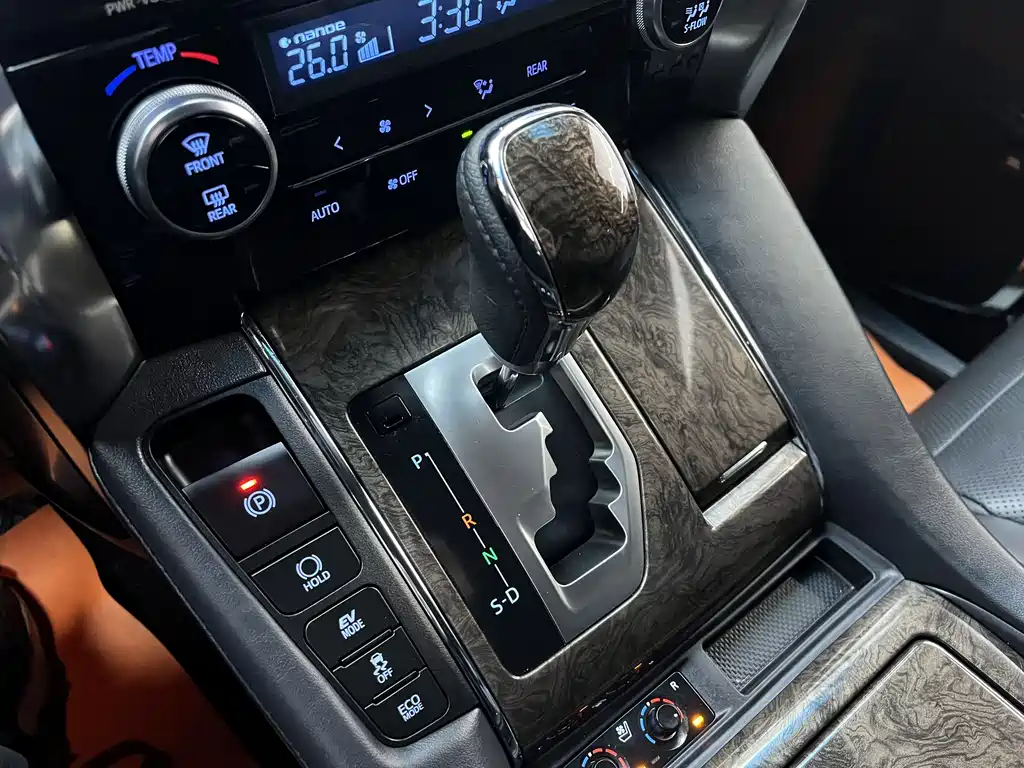 Toyota Vellfire 2023 — фото 10