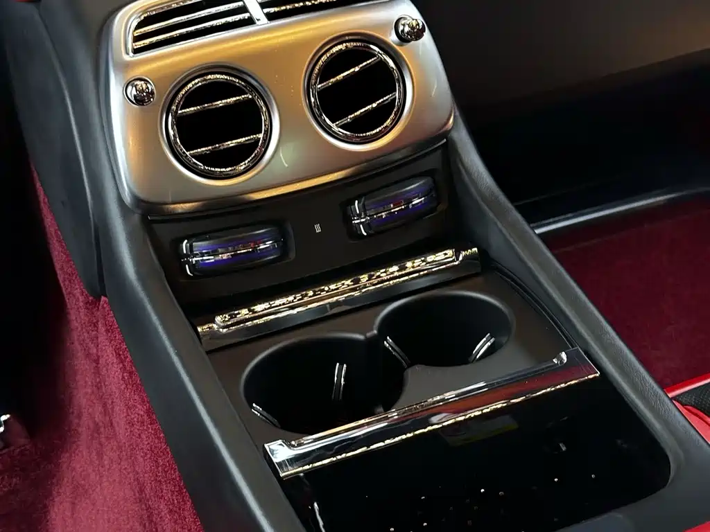 Rolls-Royce Phantom 2018 — фото 16