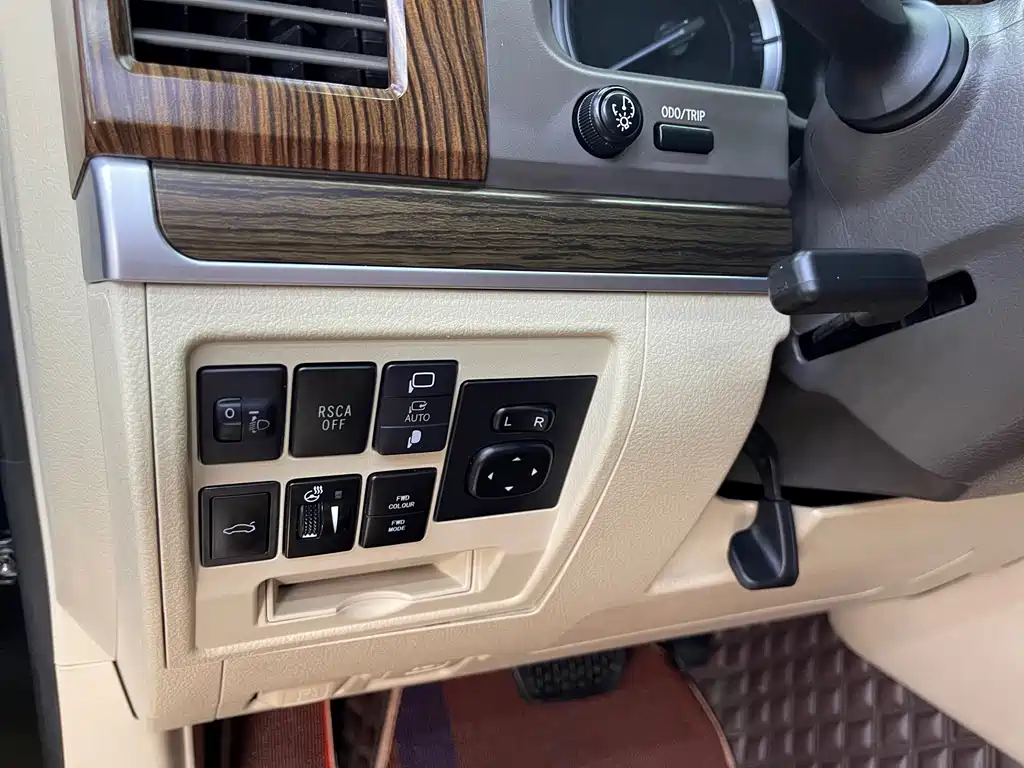 Toyota Land Cruiser 2023 — фото 11