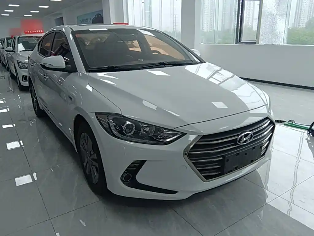 Hyundai Elantra 2018 — фото 4