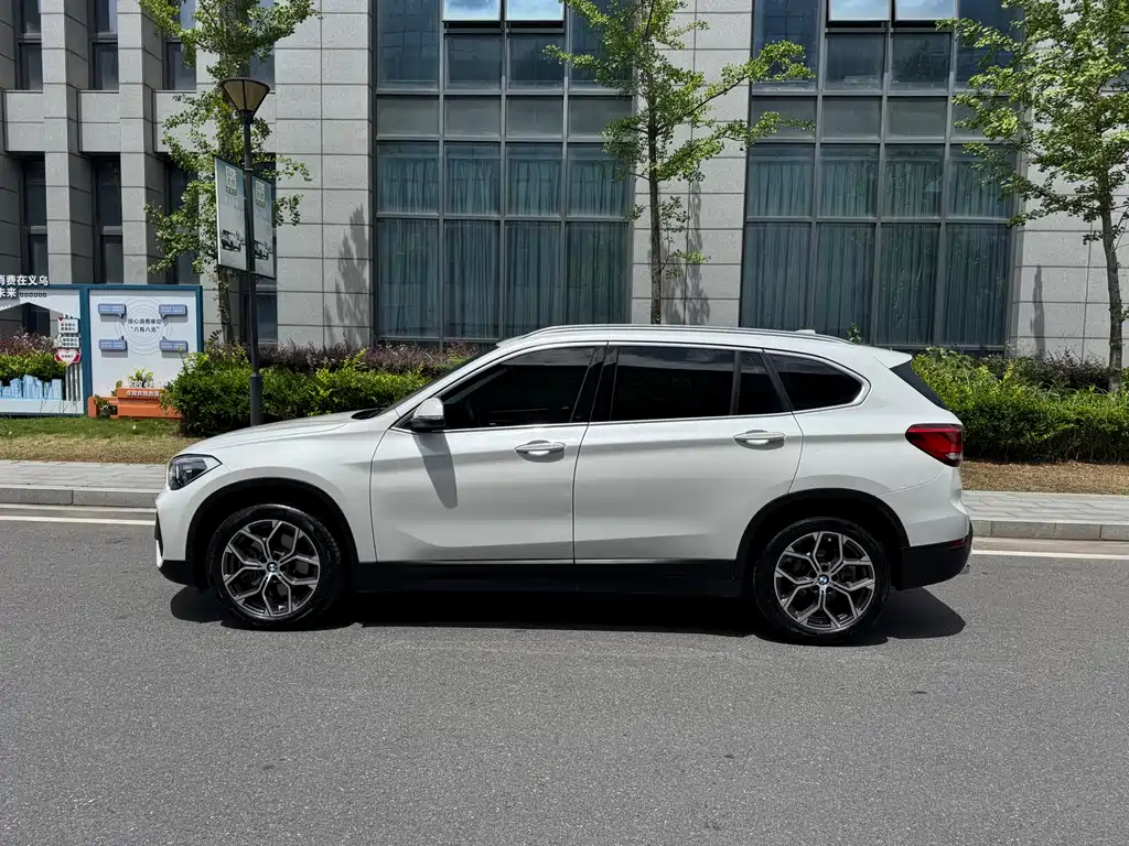 BMW X1 2022 — фото 7
