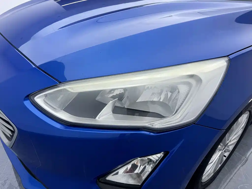 Ford Focus 2018 — фото 11