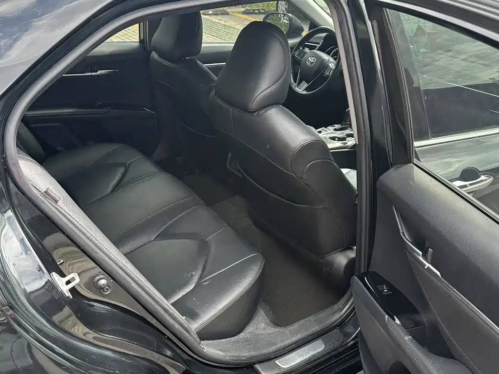 Toyota Camry 2020 — фото 11