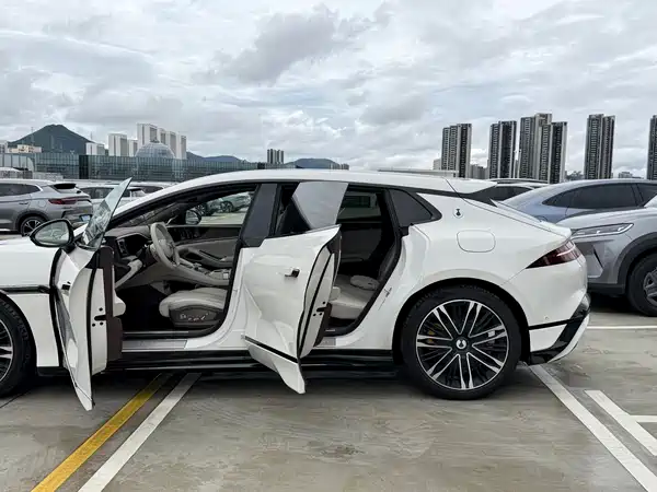 Denza Z9GT 2024