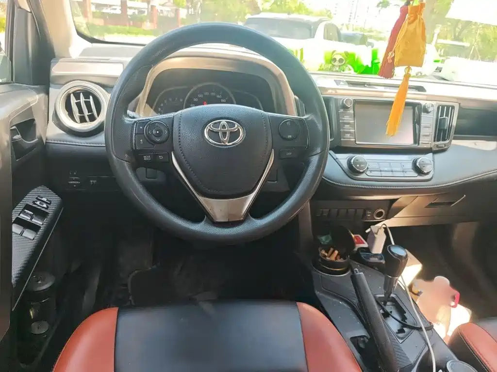 Toyota RAV4 2016 — фото 3