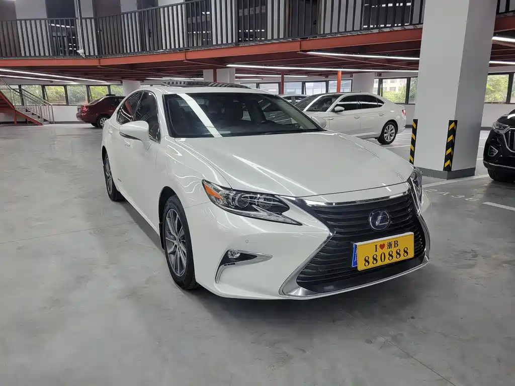 Lexus ES 2018 — фото 3