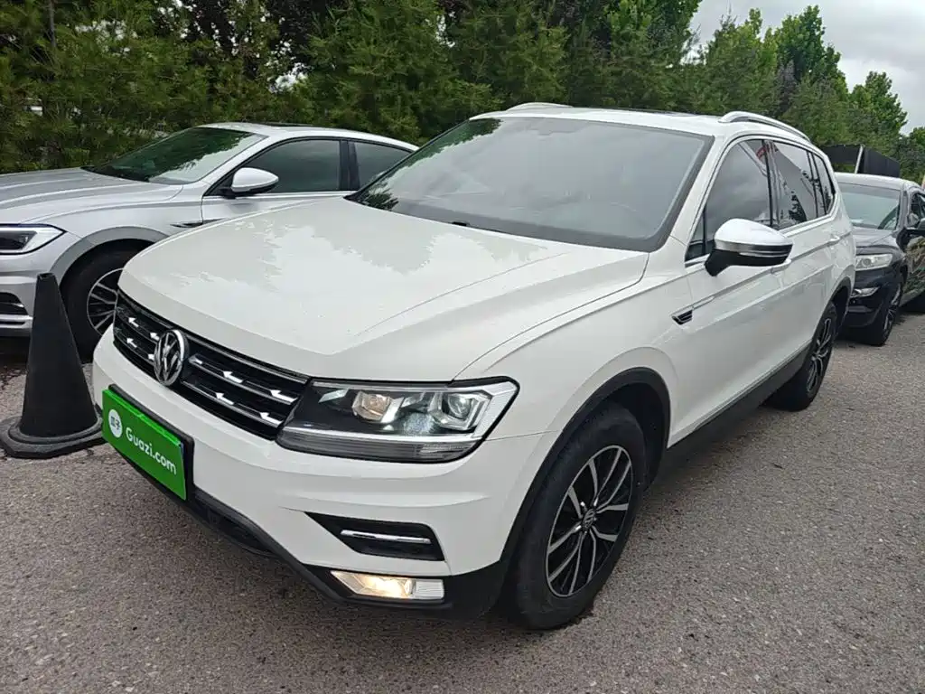Volkswagen Tiguan L 2017 — фото 1