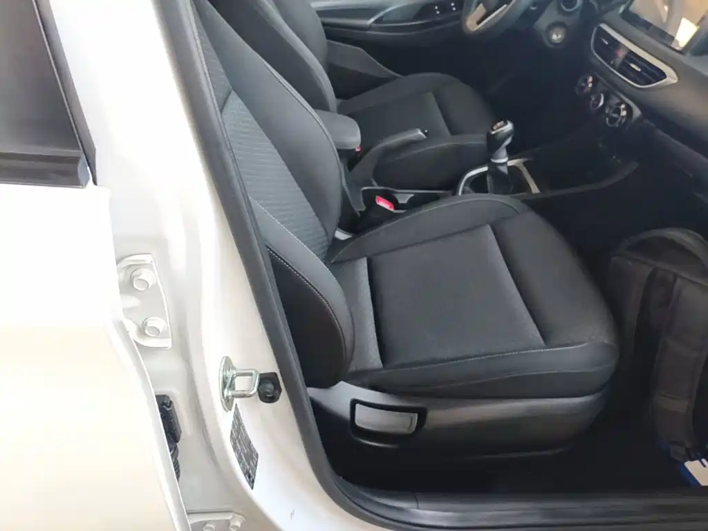 Hyundai Elantra 2017 — фото 25