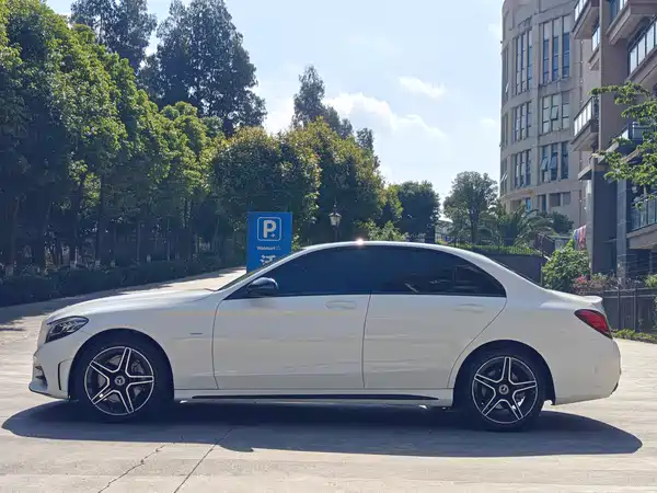 Mercedes-Benz C-Class 2021