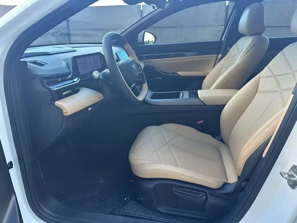 Geely Galaxy L6 2024 — фото 13