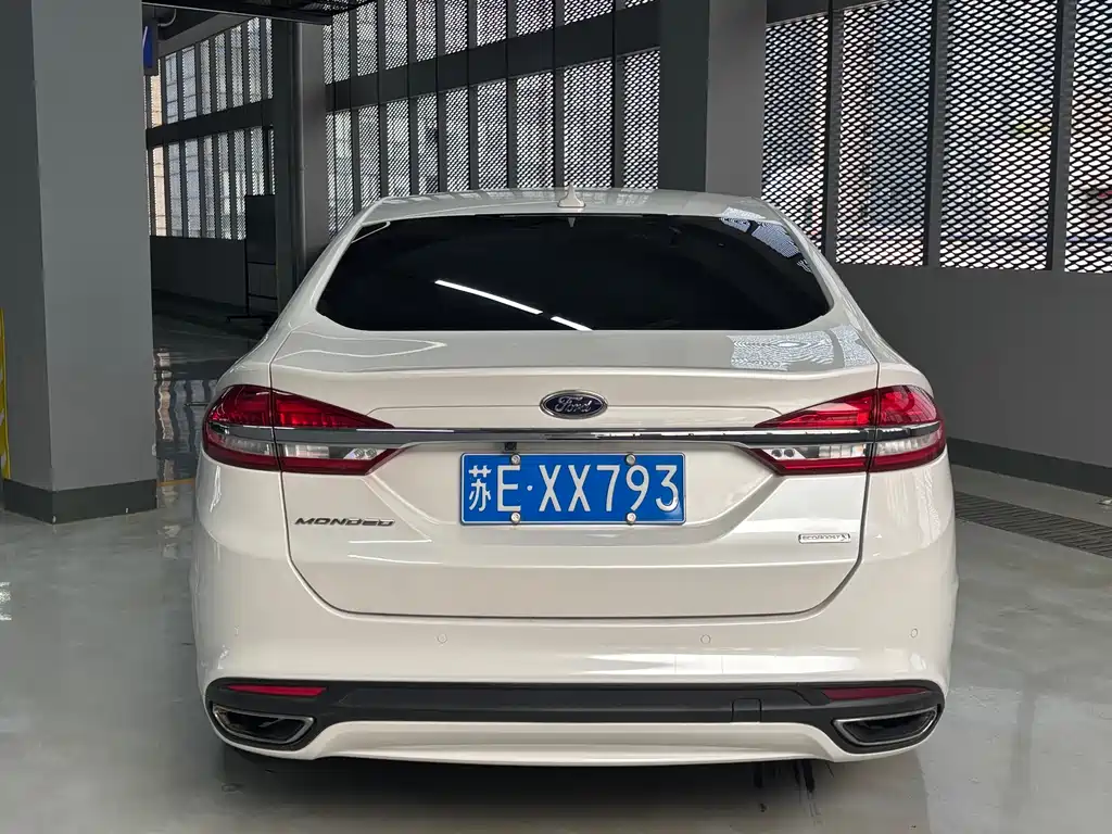 Ford Mondeo 2017 — фото 14
