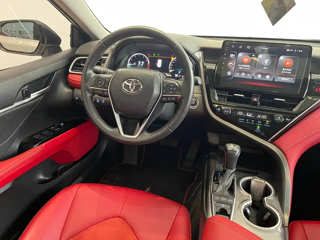 Toyota Camry 2023 — фото 18