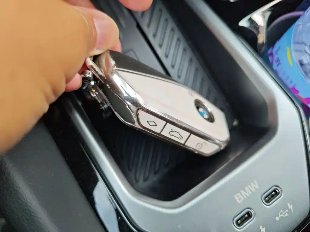 BMW 5 Series 2025 — фото 12