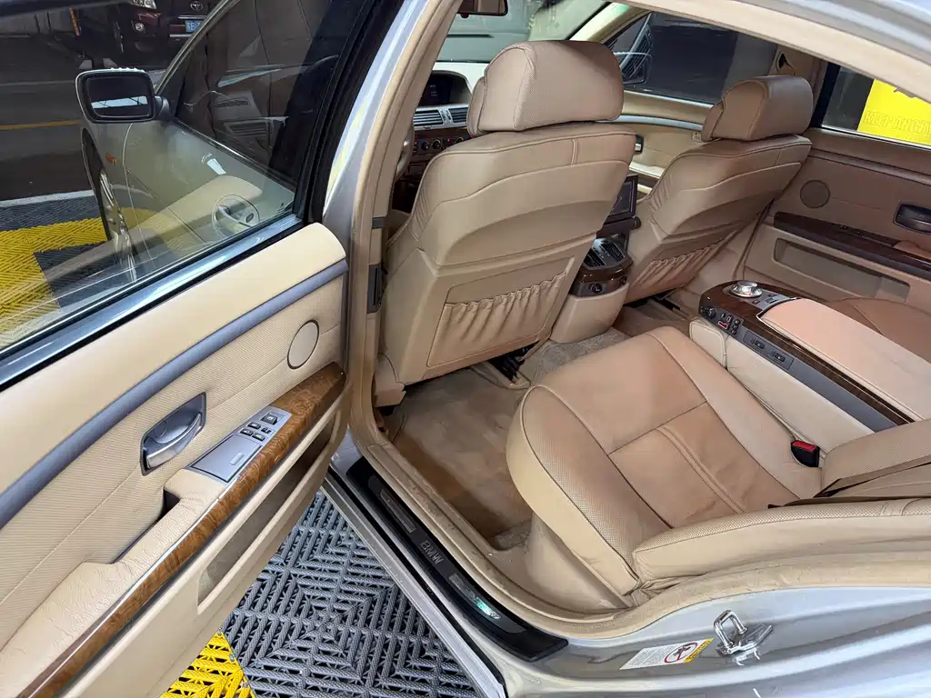 BMW 7 Series 2004 — фото 17