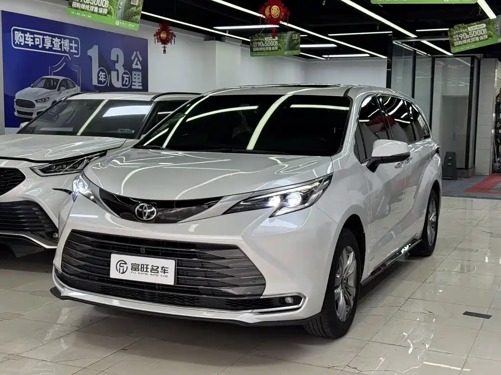 Toyota Sienna 2024 — фото 1
