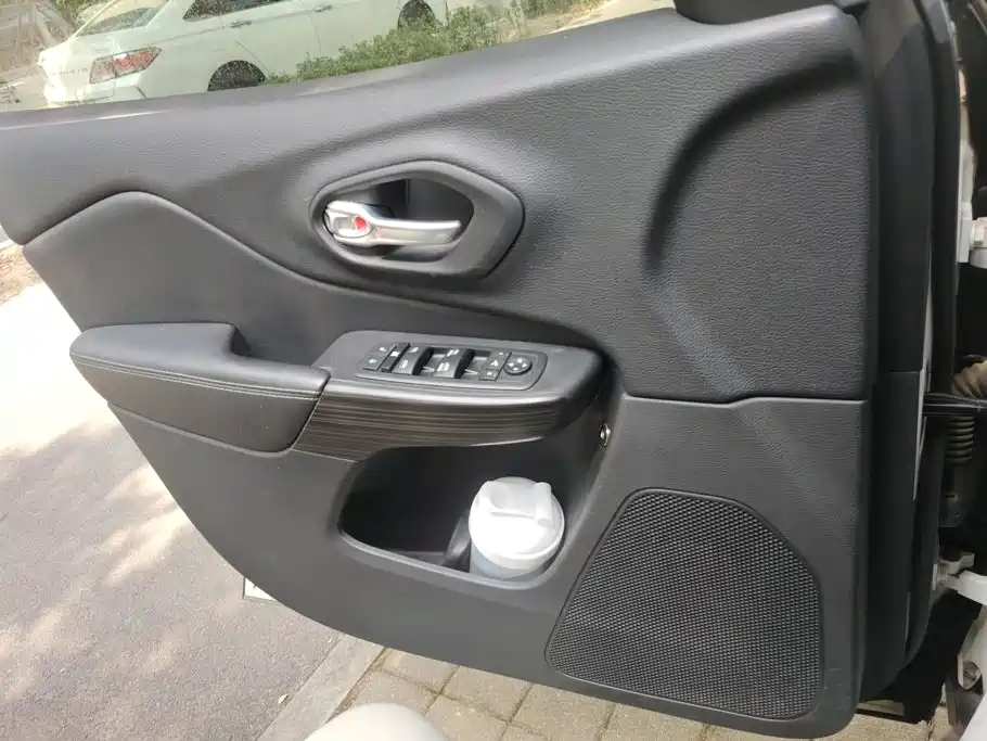 Jeep Cherokee 2016