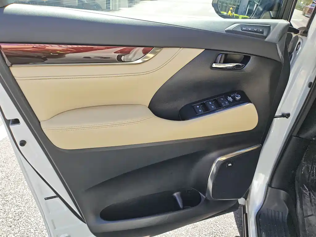 Toyota Alphard 2016 — фото 23