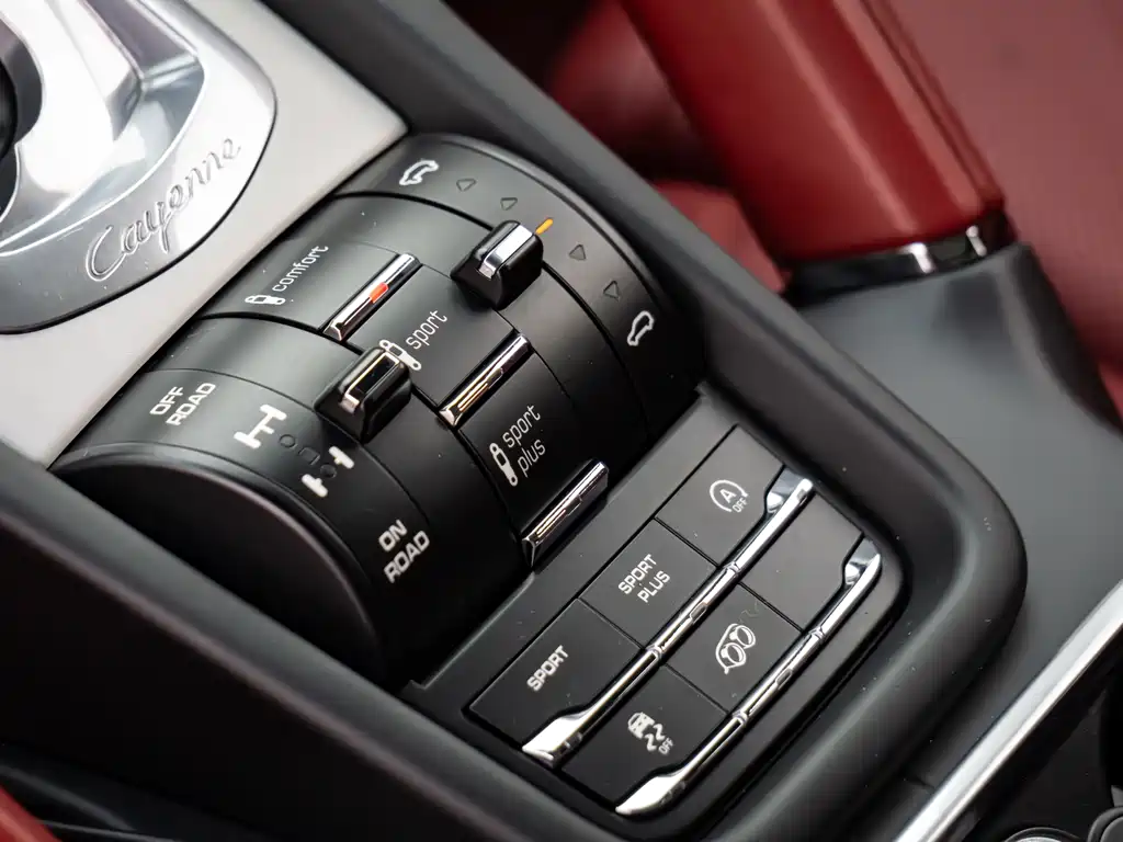 Porsche Cayenne 2016 — фото 12