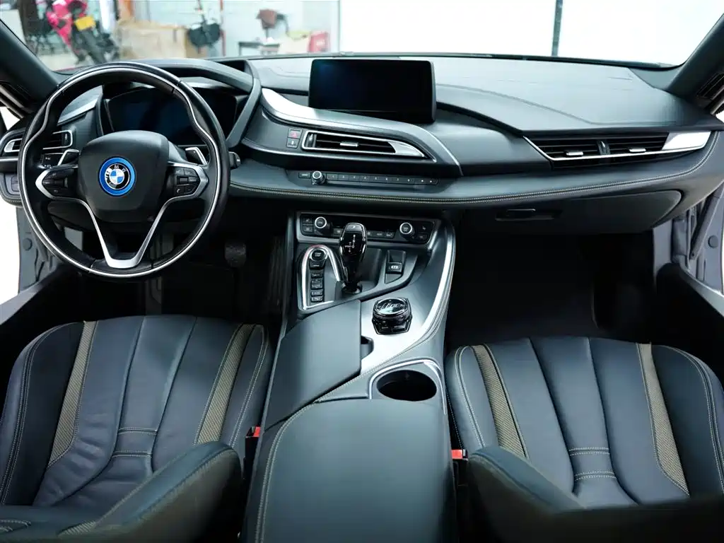 BMW i8 2017 — фото 39