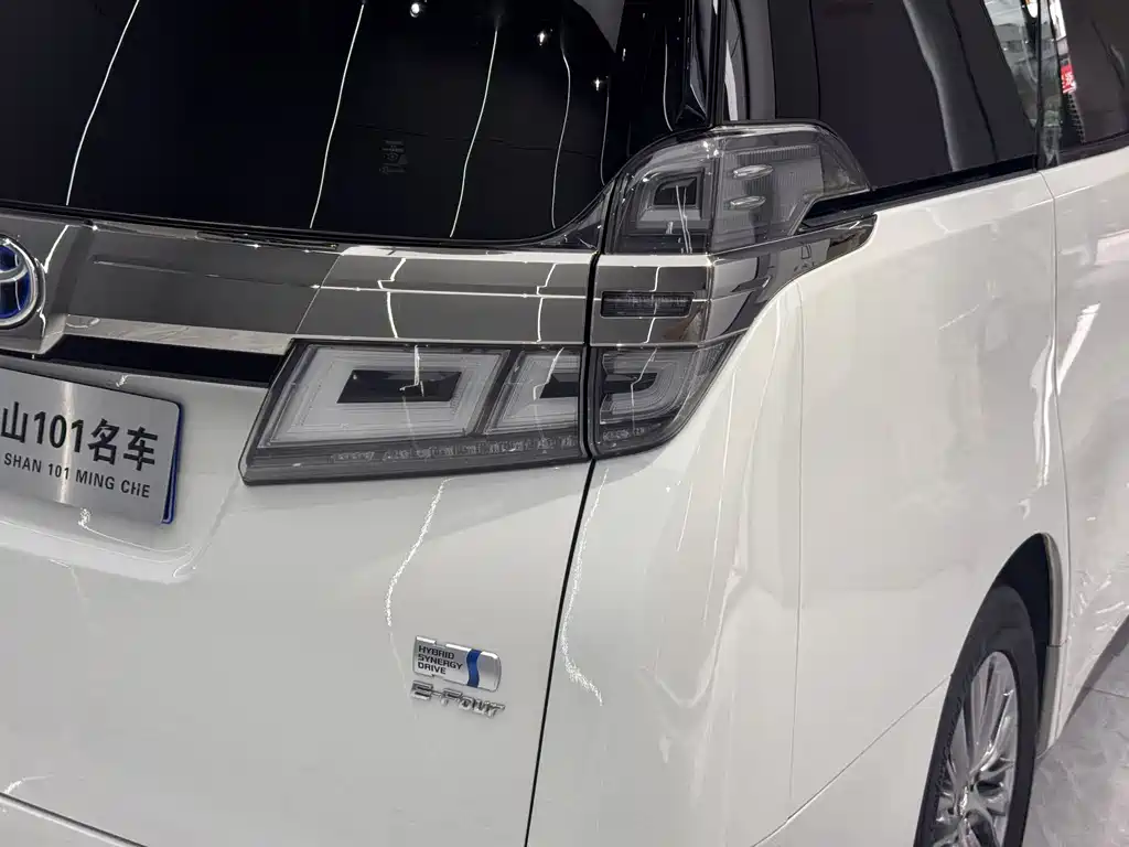 Toyota Vellfire 2022 — фото 10