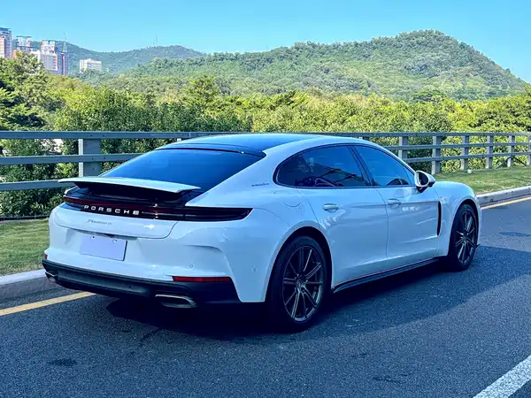 Porsche Panamera 2024