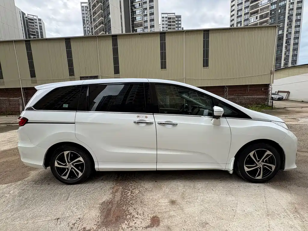 Honda Odyssey 2016 — фото 15
