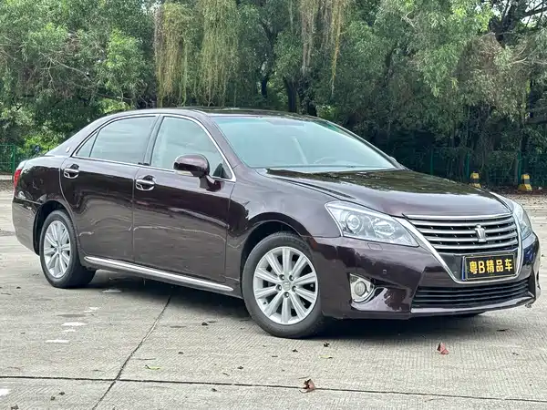 Toyota Crown 2014