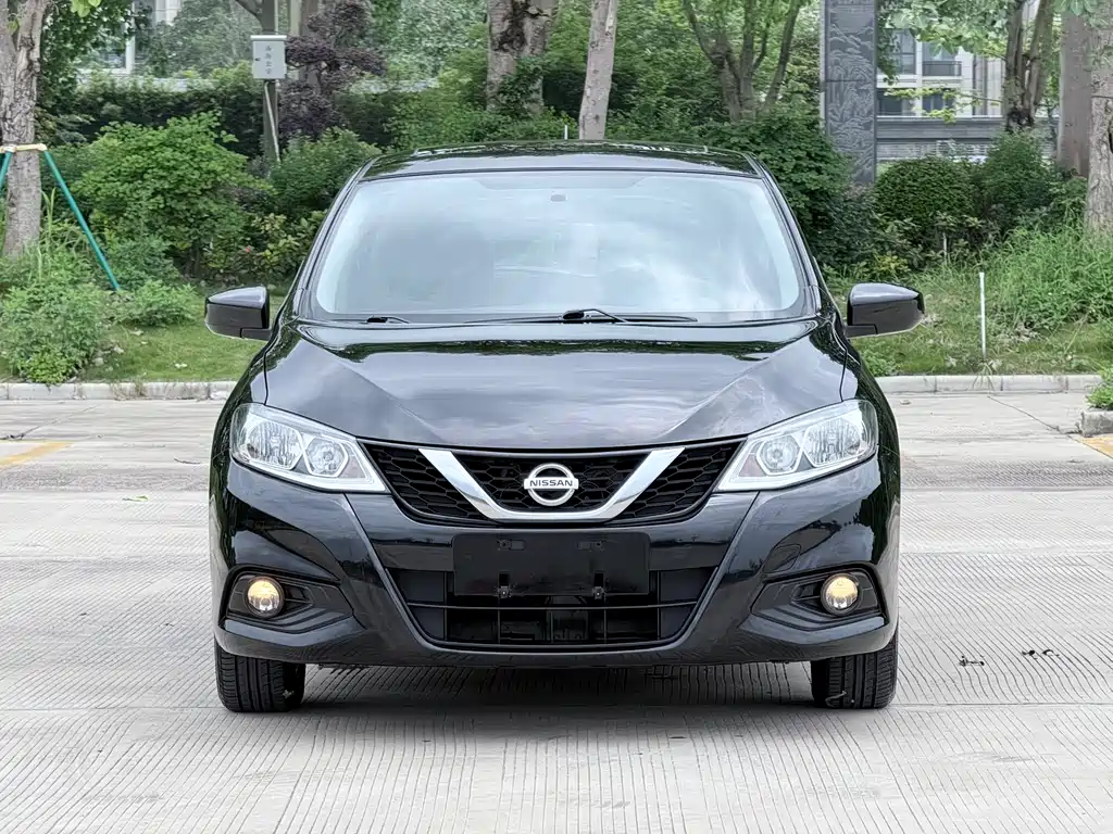 Nissan Tiida 2017 — фото 2