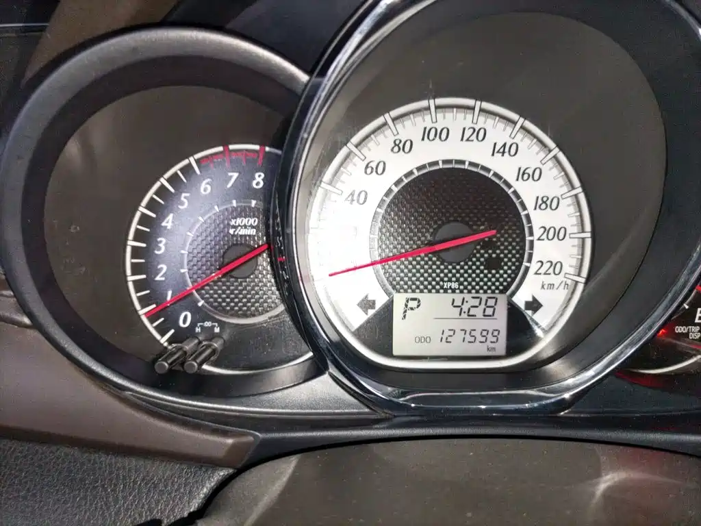 Toyota Yaris L 2015 — фото 12