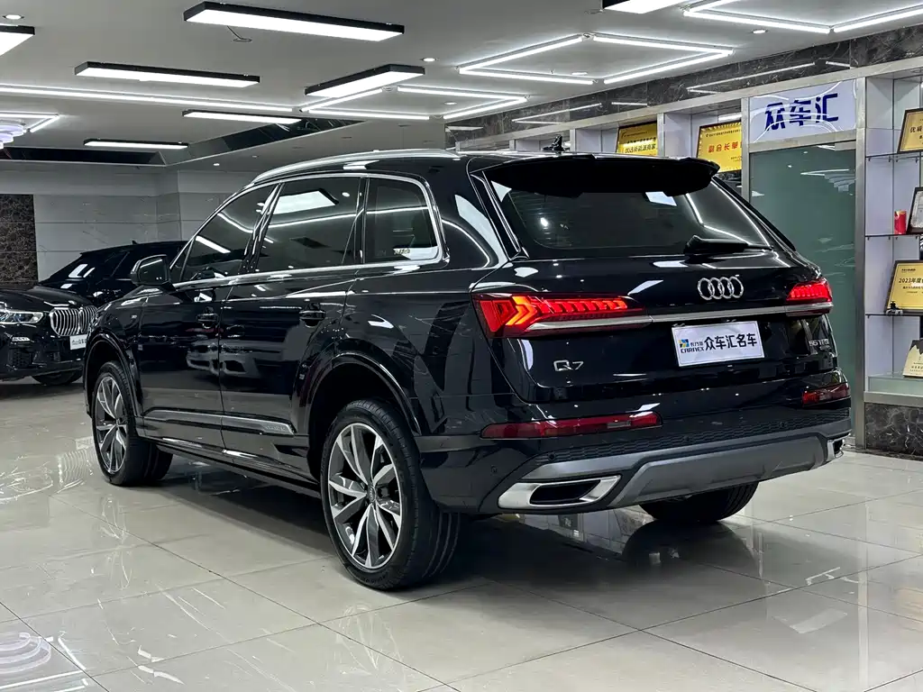Audi Q7 2020 — фото 6
