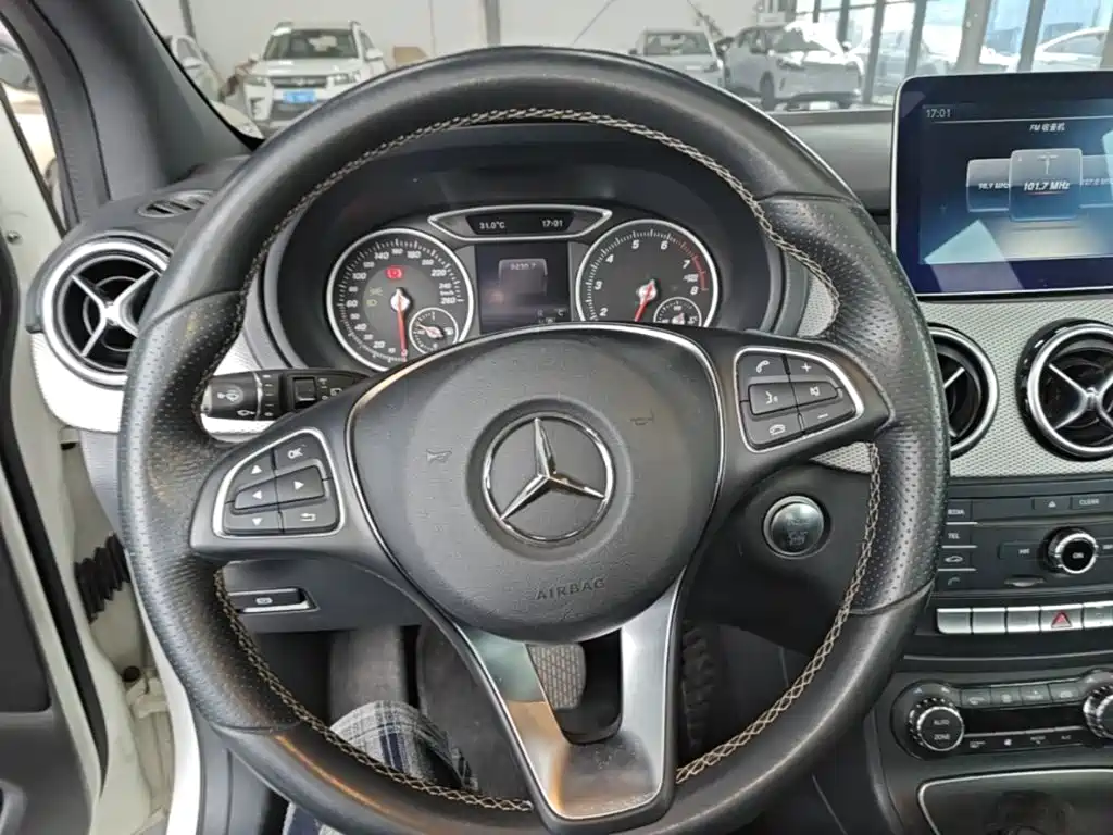 Mercedes-Benz B-Class 2017 — фото 11