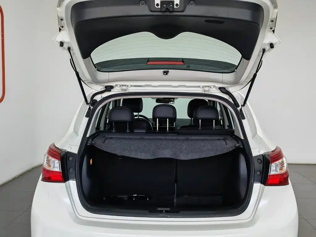 Nissan Tiida 2019 — фото 16
