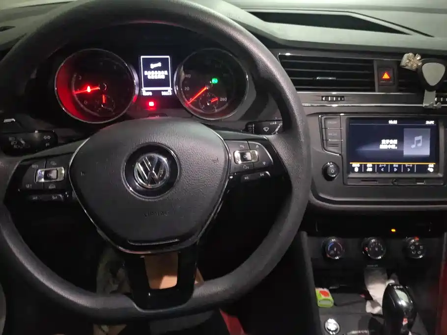 Volkswagen Tiguan L 2018 — фото 12