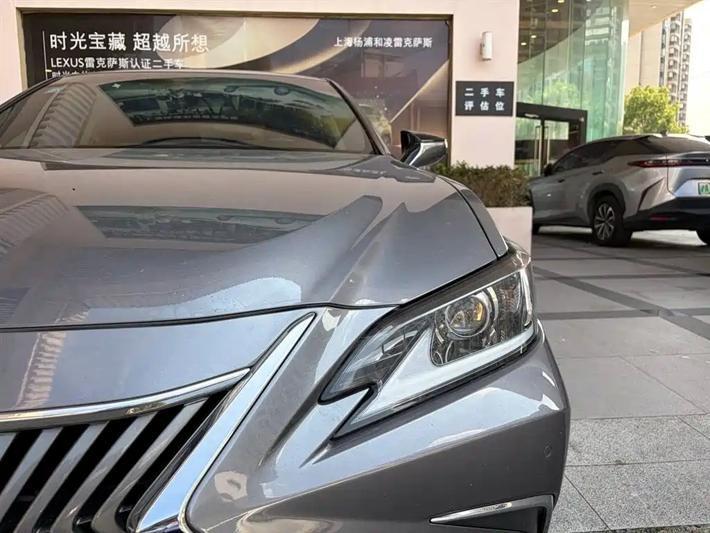 Lexus ES 2020