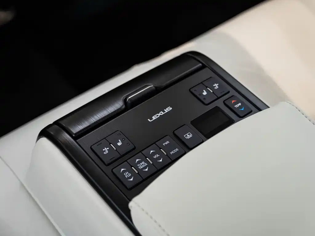 Lexus ES 2025 — фото 18