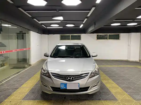 Hyundai Accent 2015