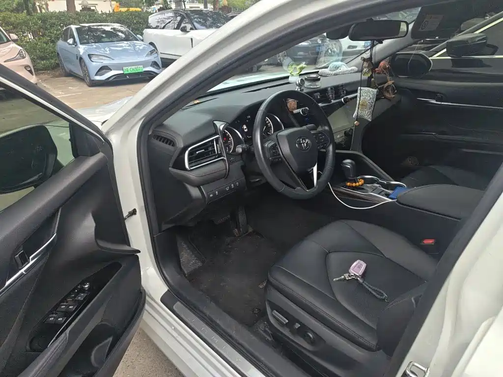 Toyota Camry 2020 — фото 12