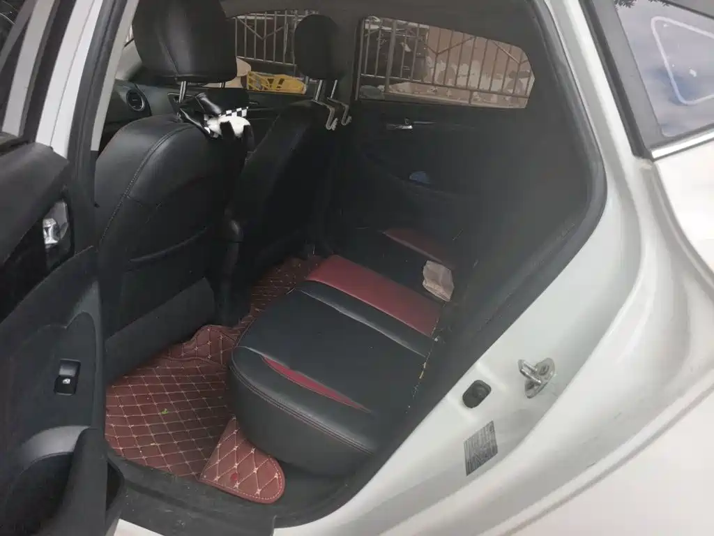 Changan Eado XT 2015 — фото 14