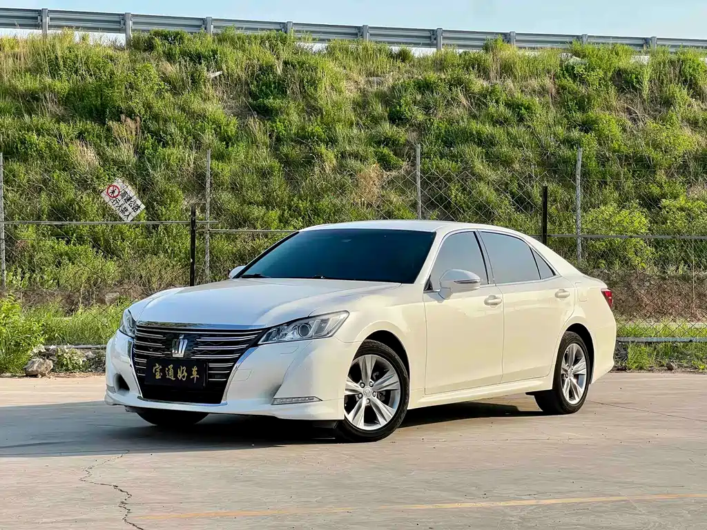 Toyota Crown 2016